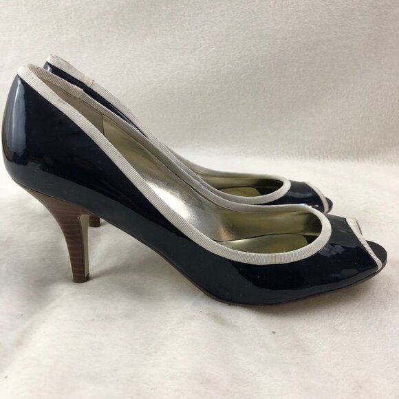 Sandal Black Open Toe Patent Leather - GUESS Women's Shoe Open Toe Size 9M - Picture 1 of 9
